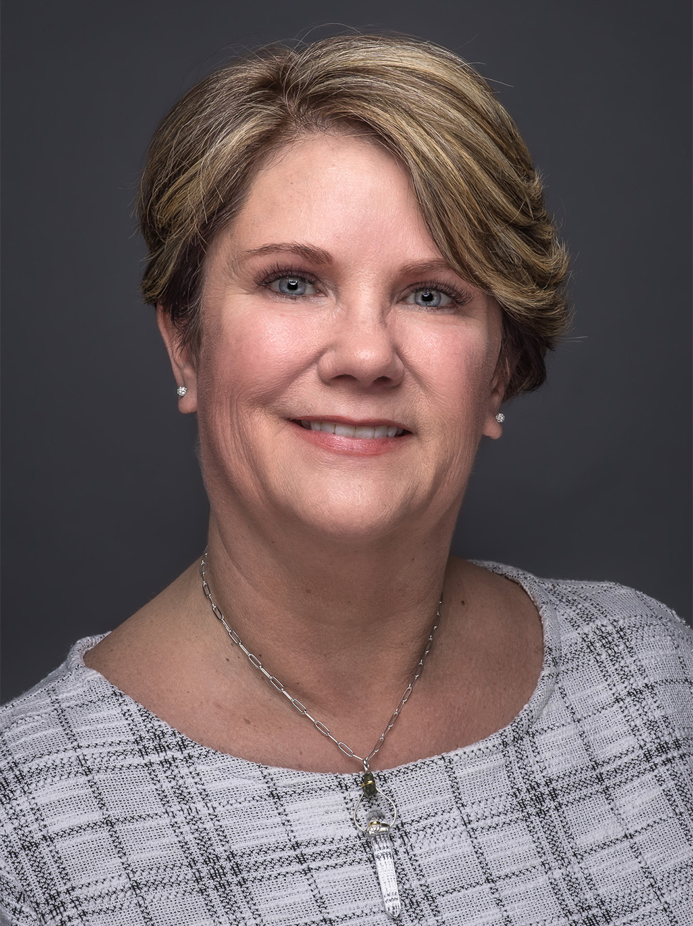 LoriLOW_RES_Portrait_NoWM-6P3A5476-1-1